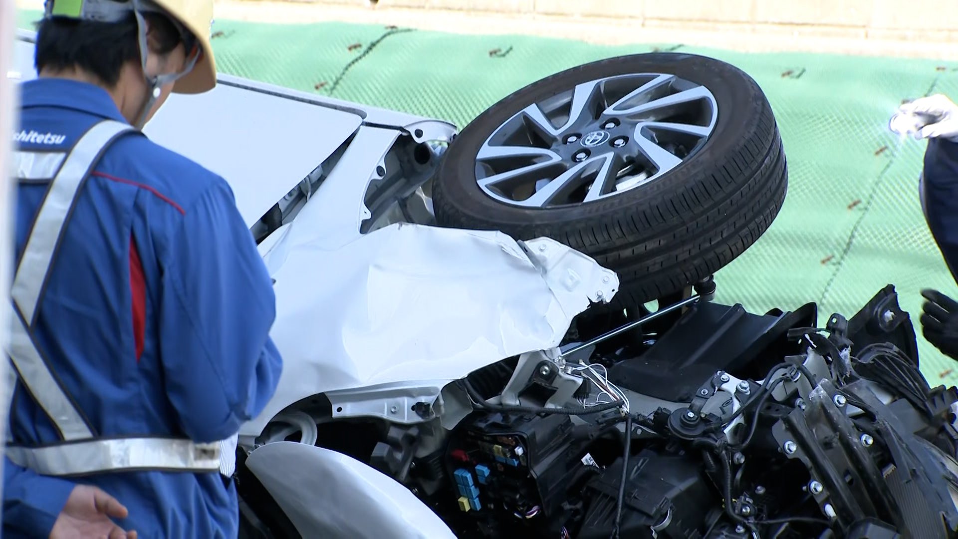【福岡】高齢女性が車にはねられ死亡 92歳ドライバーを逮捕　車はそのまま線路に進入し横転して止まる